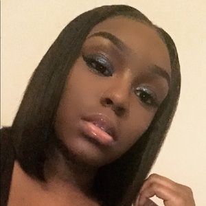 Meet your Posher, Dee